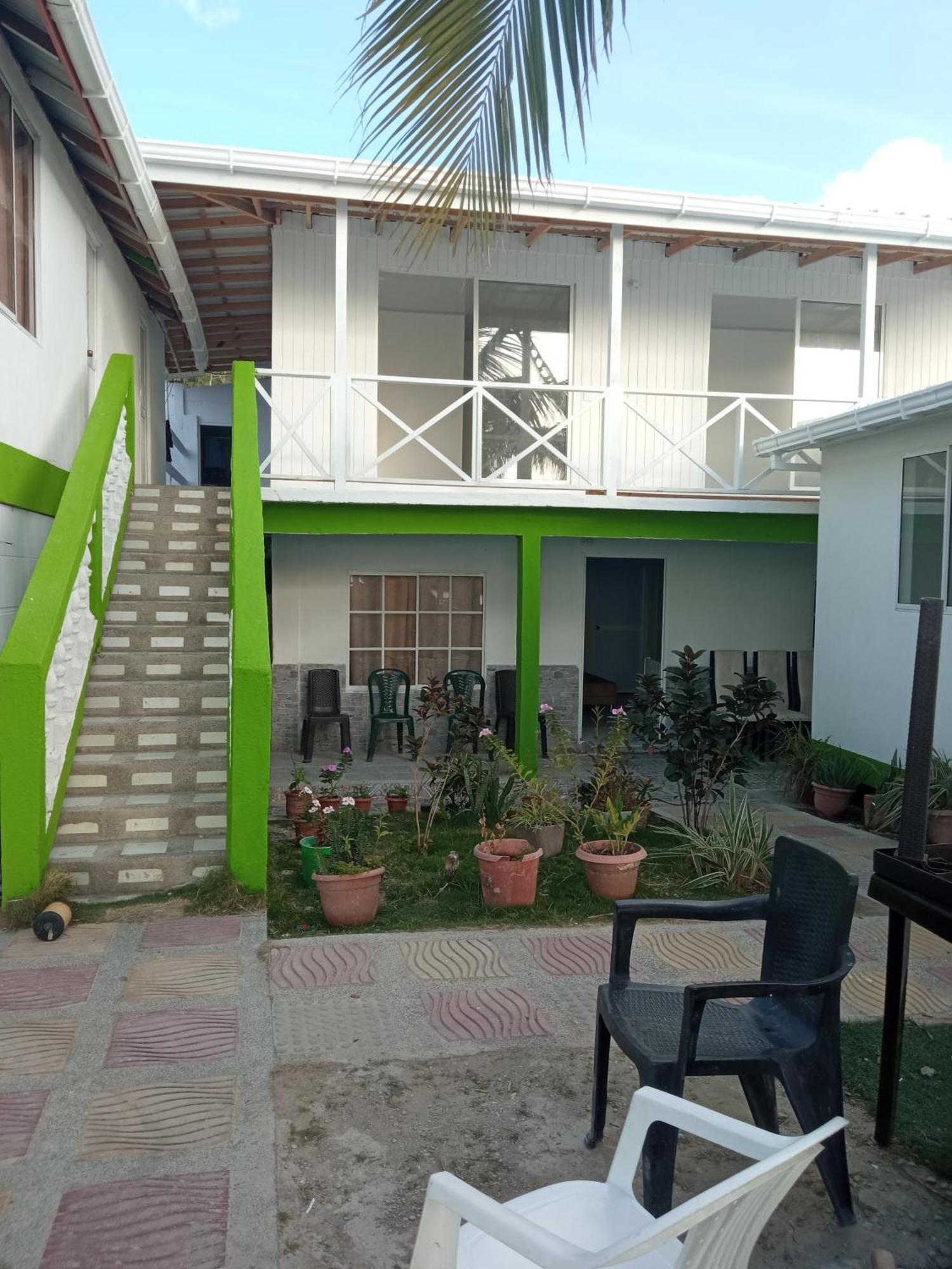Posada Valerie Hotel Archibolds Exterior foto