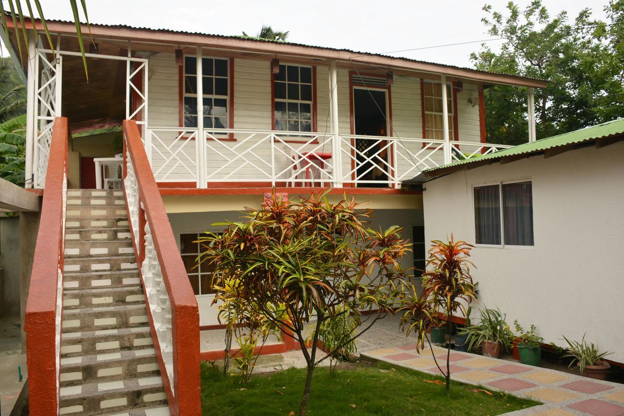 Posada Valerie Hotel Archibolds Exterior foto